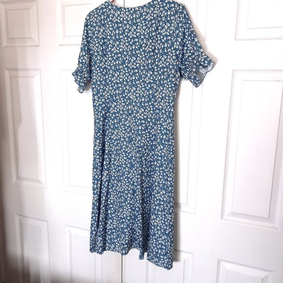 Women’s Blue Short Sleeved Floral Dress with 4 frontal buttons Size L - Picture 1 of 5